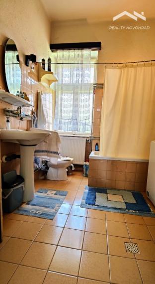 Charizmatický Dom s Príbehom, Históriou a nádherným Pozemkom v Uhorskom