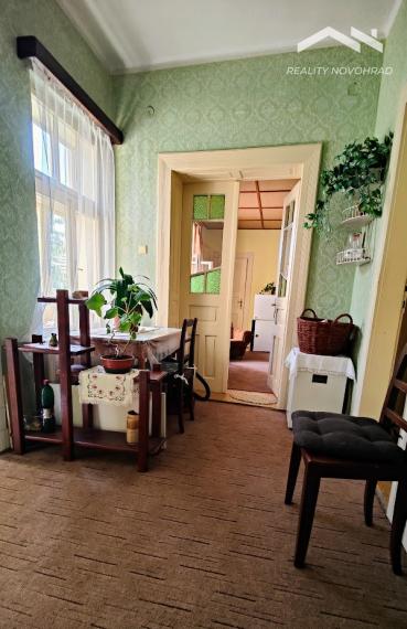 Charizmatický Dom s Príbehom, Históriou a nádherným Pozemkom v Uhorskom