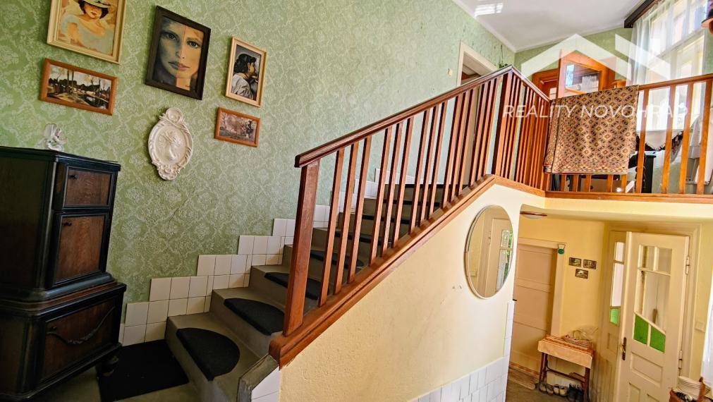 Charizmatický Dom s Príbehom, Históriou a nádherným Pozemkom v Uhorskom