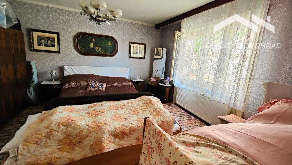 Charizmatický Dom s Príbehom, Históriou a nádherným Pozemkom v Uhorskom