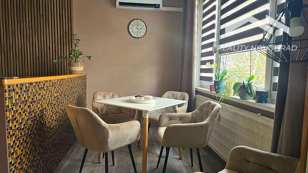 POZOR AKCIOVÁ CENA : Dizajnový 3-izbový byt v novom štýle s klimatizáciou. Pripravený na nasťahovanie.