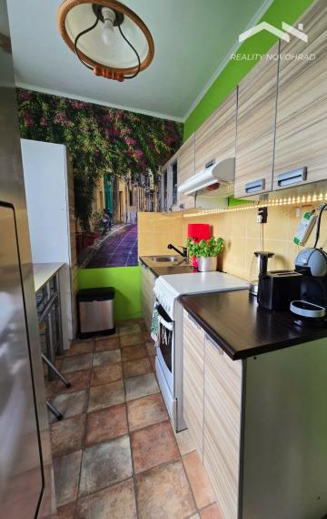 POZOR AKCIOVÁ CENA : Dizajnový 3-izbový byt v novom štýle s klimatizáciou. Pripravený na nasťahovanie.