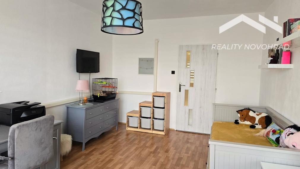 POZOR AKCIOVÁ CENA : Dizajnový 3-izbový byt v novom štýle s klimatizáciou. Pripravený na nasťahovanie.