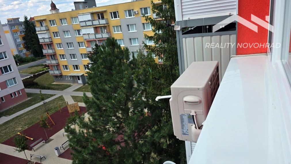 POZOR AKCIOVÁ CENA : Dizajnový 3-izbový byt v novom štýle s klimatizáciou. Pripravený na nasťahovanie.