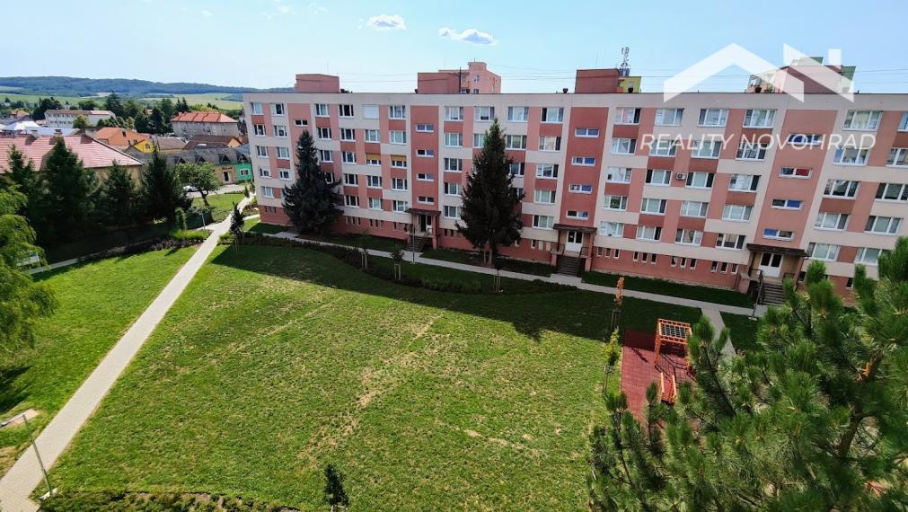 POZOR AKCIOVÁ CENA : Dizajnový 3-izbový byt v novom štýle s klimatizáciou. Pripravený na nasťahovanie.