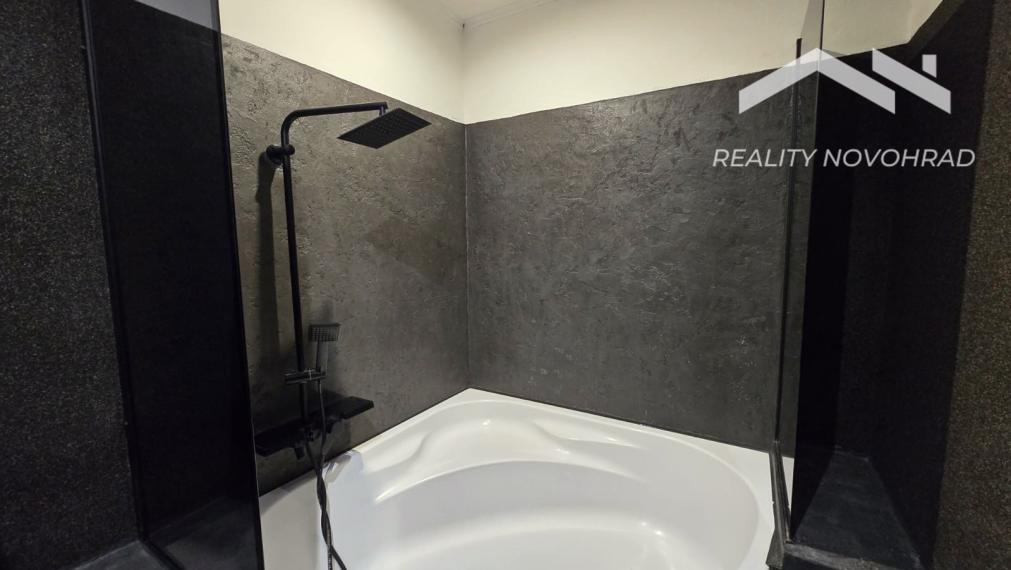 POZOR AKCIOVÁ CENA : Dizajnový 3-izbový byt v novom štýle s klimatizáciou. Pripravený na nasťahovanie.