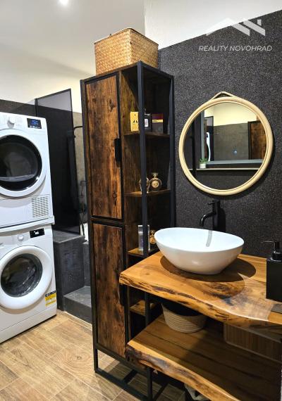 POZOR AKCIOVÁ CENA : Dizajnový 3-izbový byt v novom štýle s klimatizáciou. Pripravený na nasťahovanie.