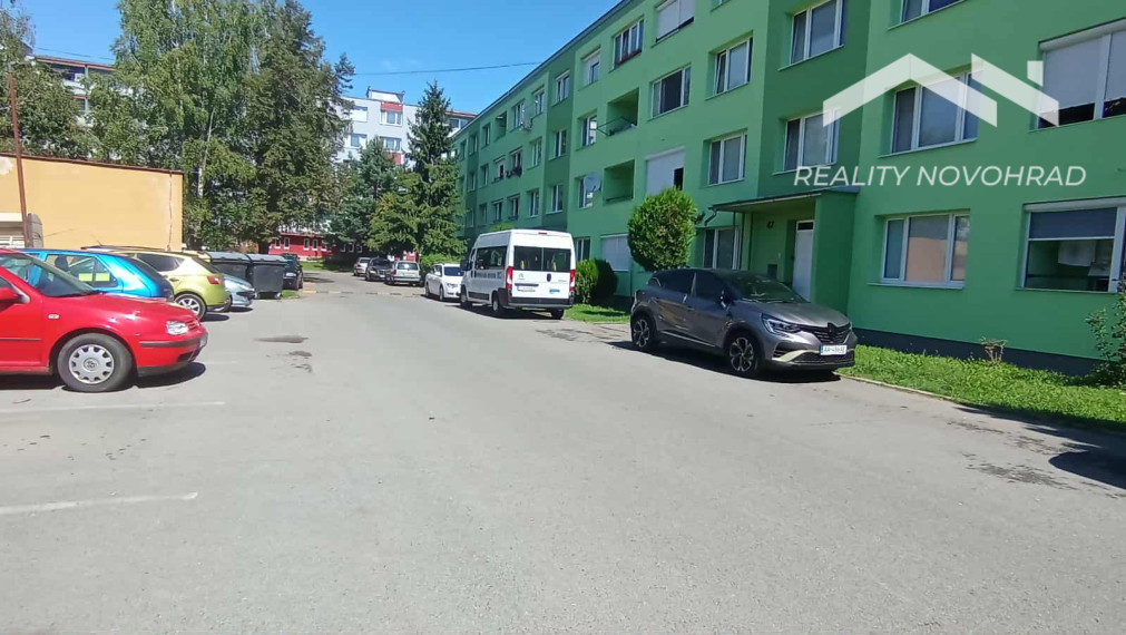 Na predaj slnečný 2-izbový byt v Poltári, ulica Sklárska