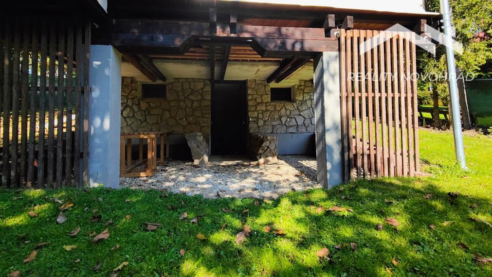 Jedinečná Rekreačná chata Ružiná: Relax so saunou a bazénom - ideálne na celoročné bývanie!