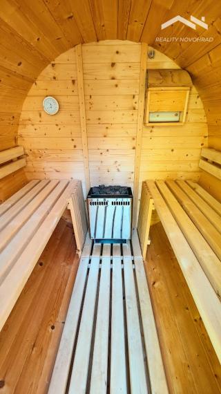 Jedinečná Rekreačná chata Ružiná: Relax so saunou a bazénom - ideálne na celoročné bývanie!