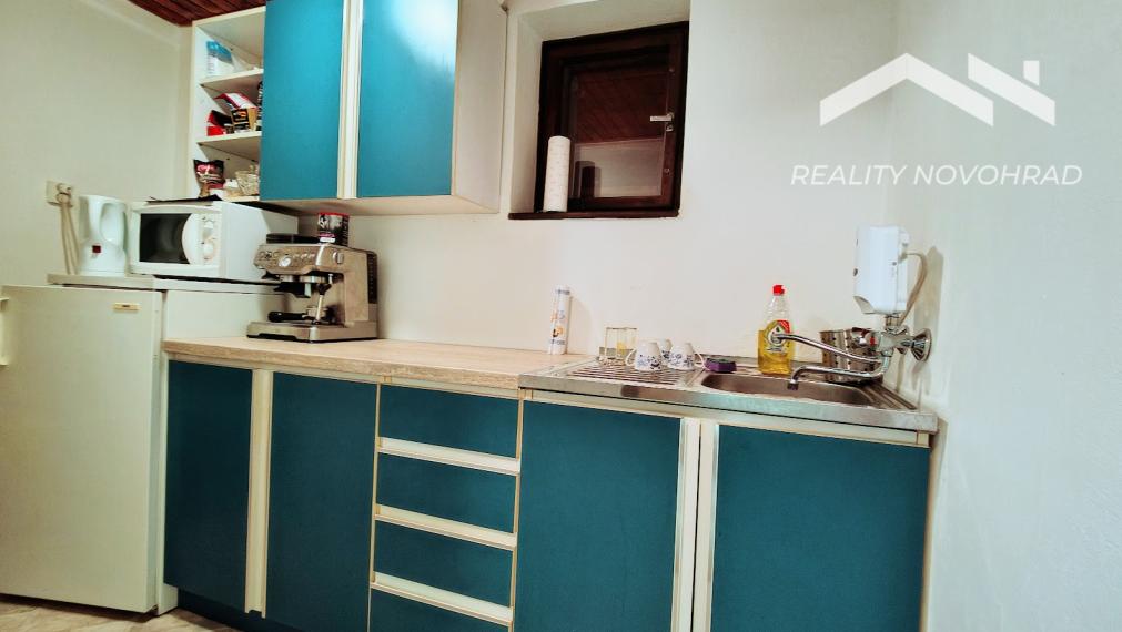 Jedinečná Rekreačná chata Ružiná: Relax so saunou a bazénom - ideálne na celoročné bývanie!