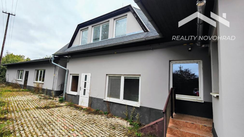 Fiľakovo – Polyfunkčný objekt s Veľkým Potenciálom: Gastro, Ubytovanie aj Služby