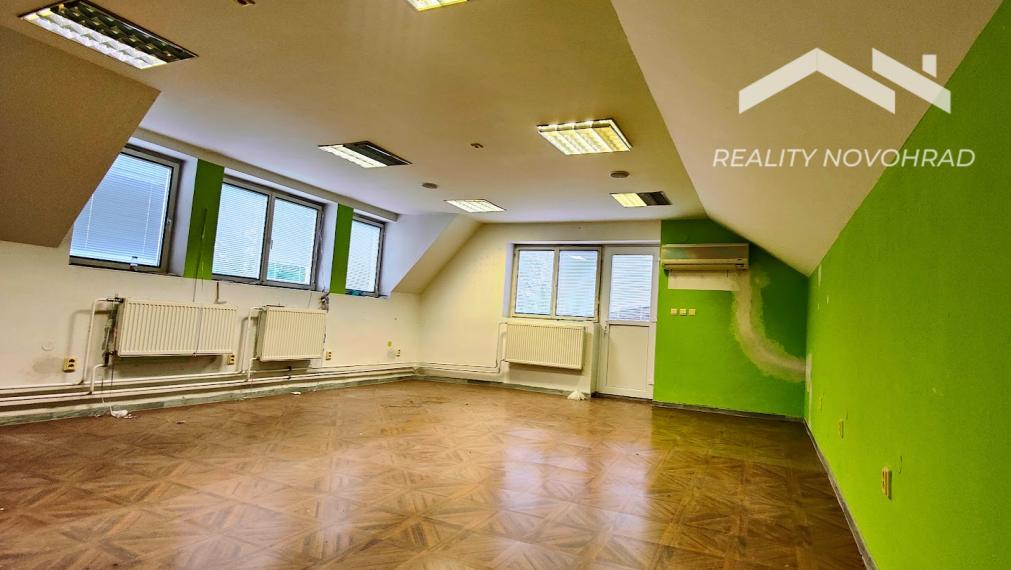 Fiľakovo – Polyfunkčný objekt s Veľkým Potenciálom: Gastro, Ubytovanie aj Služby