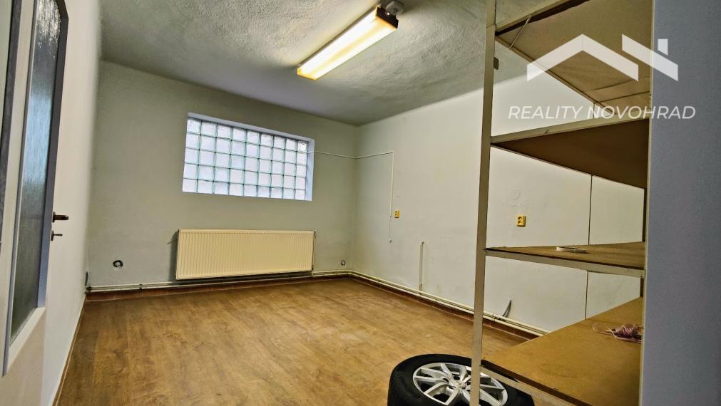 Fiľakovo – Polyfunkčný objekt s Veľkým Potenciálom: Gastro, Ubytovanie aj Služby