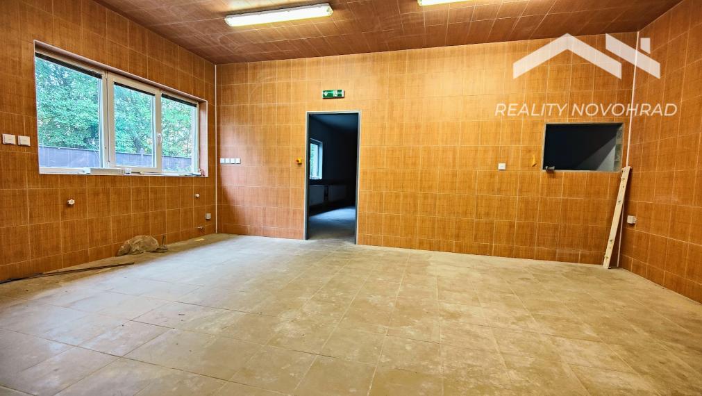 Fiľakovo – Polyfunkčný objekt s Veľkým Potenciálom: Gastro, Ubytovanie aj Služby