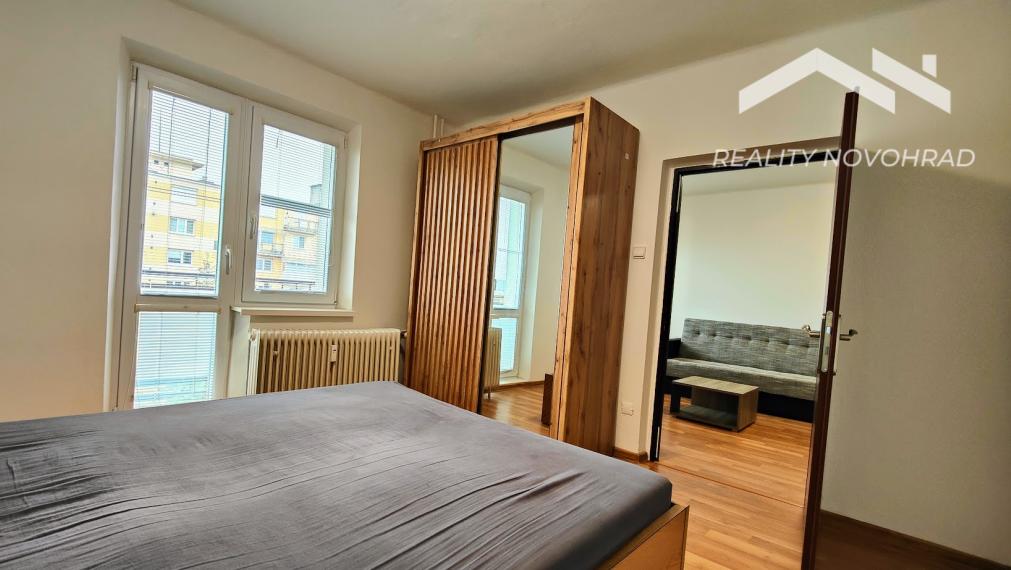 Prémiová ponuka: Štýlový 2-izbový byt s balkónom v absolútnom centre Lučenca