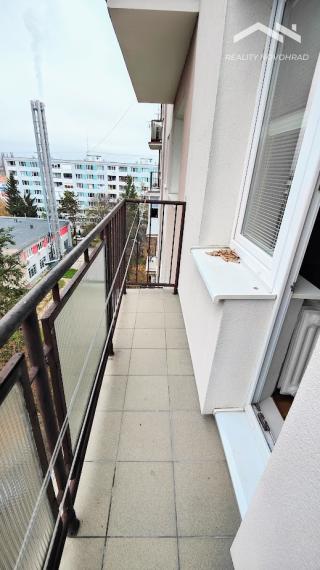 Prémiová ponuka: Štýlový 2-izbový byt s balkónom v absolútnom centre Lučenca