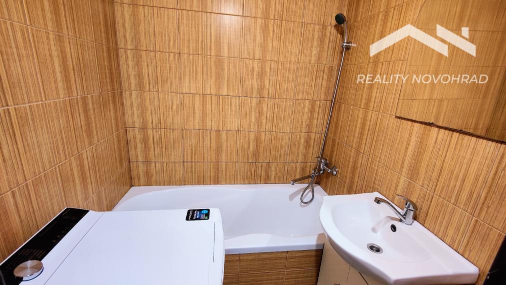 Prémiová ponuka: Štýlový 2-izbový byt s balkónom v absolútnom centre Lučenca