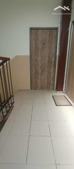 Štýlový 2+1 izbový byt s loggiou v zelenej časti Poltára – Sklárska ulica