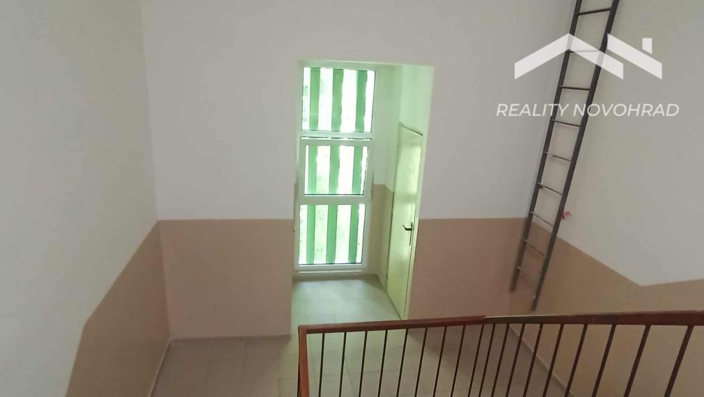 Štýlový 2+1 izbový byt s loggiou v zelenej časti Poltára – Sklárska ulica