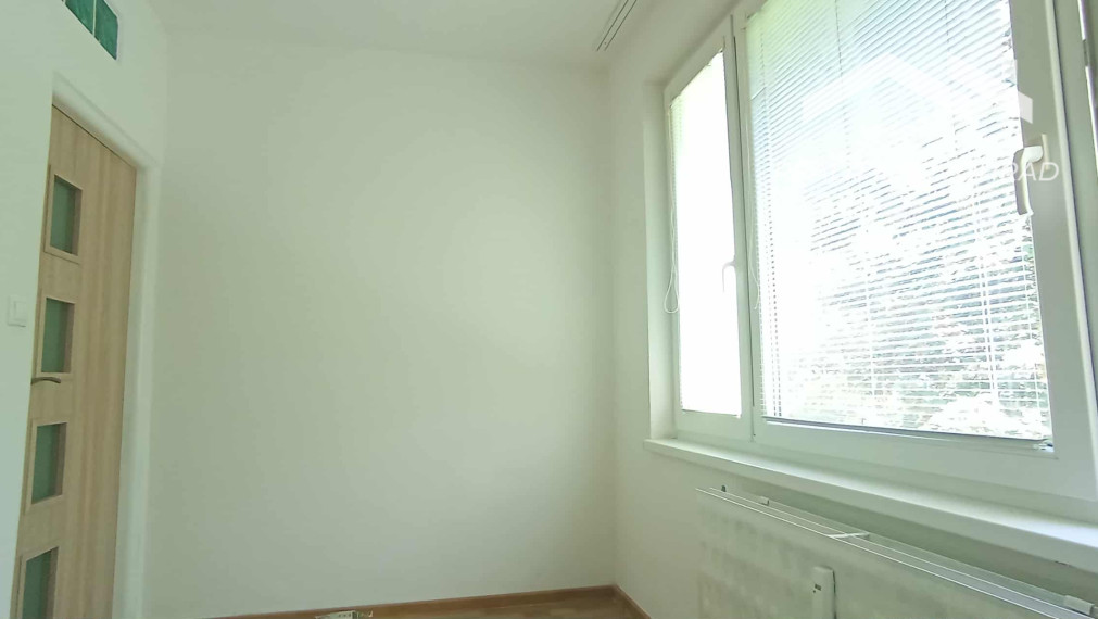 Štýlový 2+1 izbový byt s loggiou v zelenej časti Poltára – Sklárska ulica