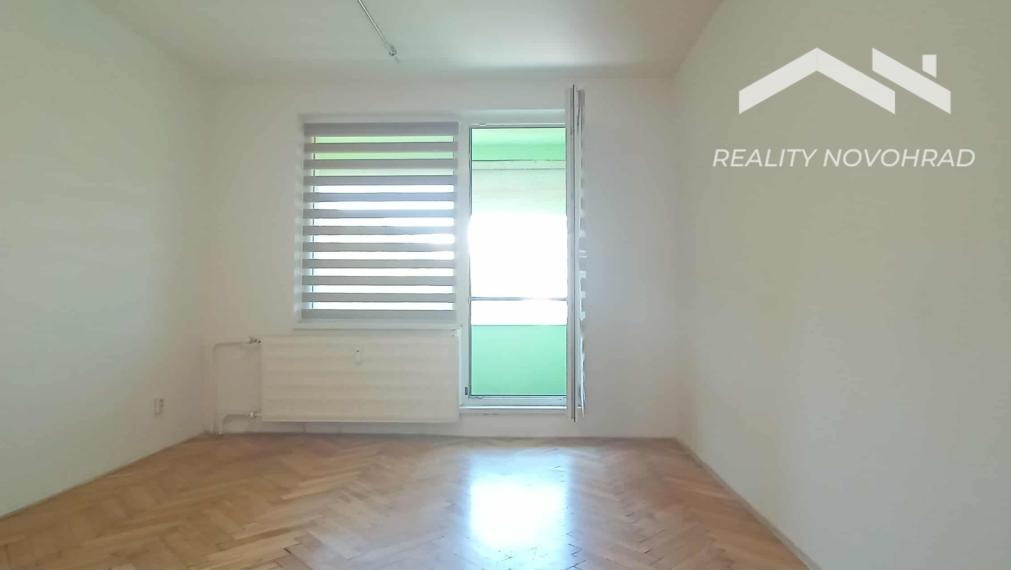 Štýlový 2+1 izbový byt s loggiou v zelenej časti Poltára – Sklárska ulica