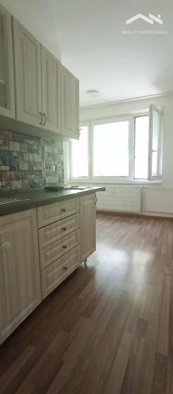 Štýlový 2+1 izbový byt s loggiou v zelenej časti Poltára – Sklárska ulica