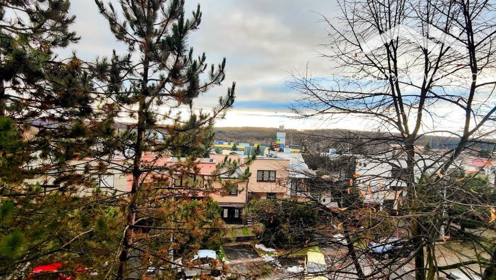 Priestranný 2-izbový byt s lodžiou na Rúbanisku II – skvelá voľba pre bývanie aj investíciu