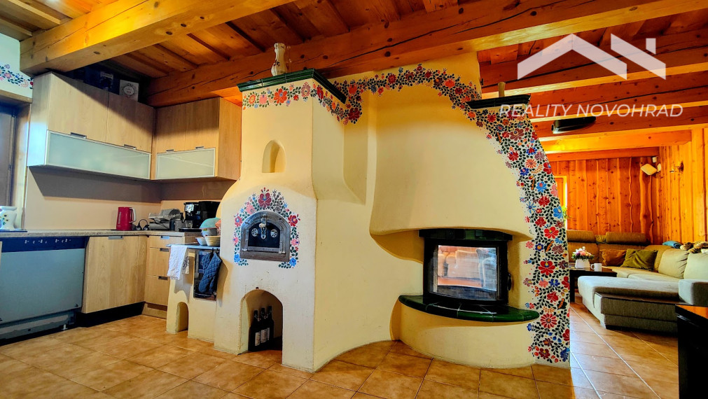 Vidiecka usadlosť Breznička – 2,3 ha areál s bazénom, stajňou a potenciálom pre agroturistický projekt.