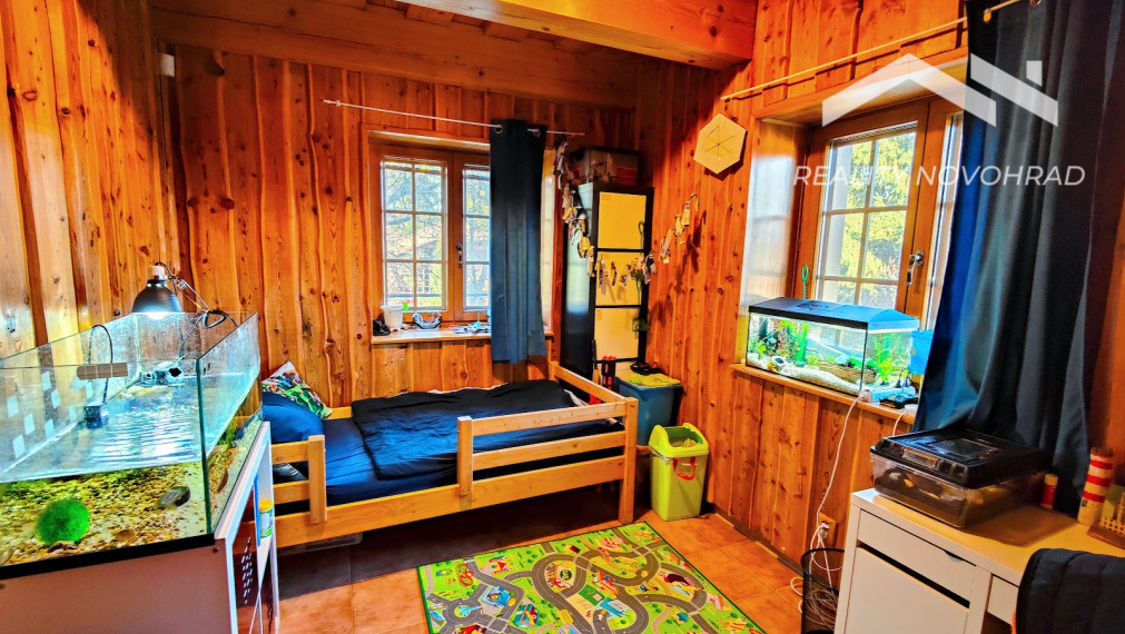 Vidiecka usadlosť Breznička – 2,3 ha areál s bazénom, stajňou a potenciálom pre agroturistický projekt.