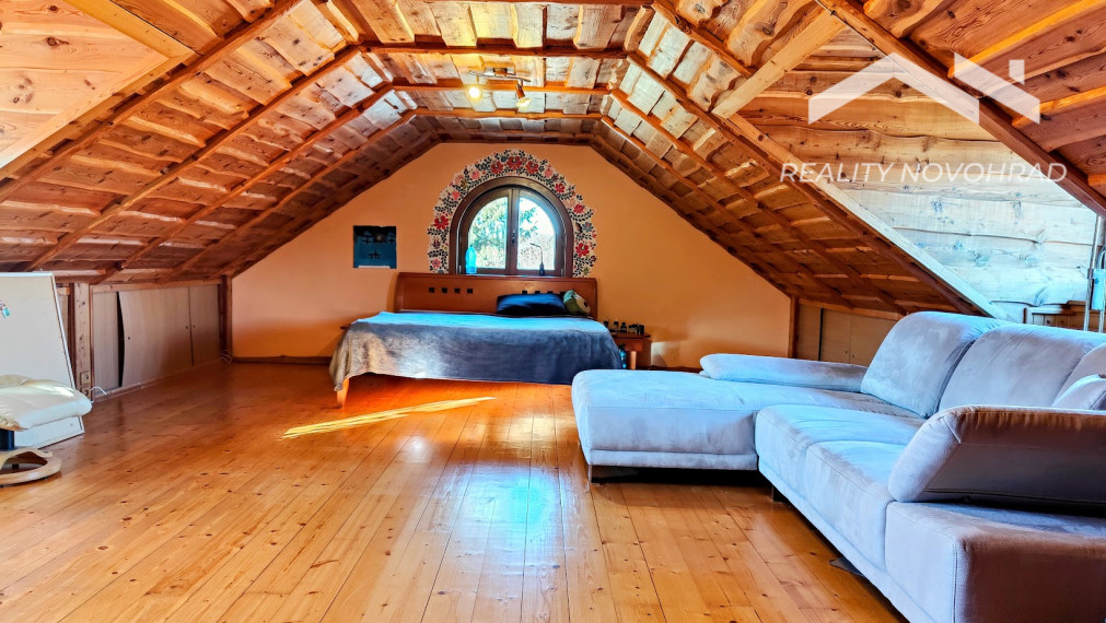 Vidiecka usadlosť Breznička – 2,3 ha areál s bazénom, stajňou a potenciálom pre agroturistický projekt.