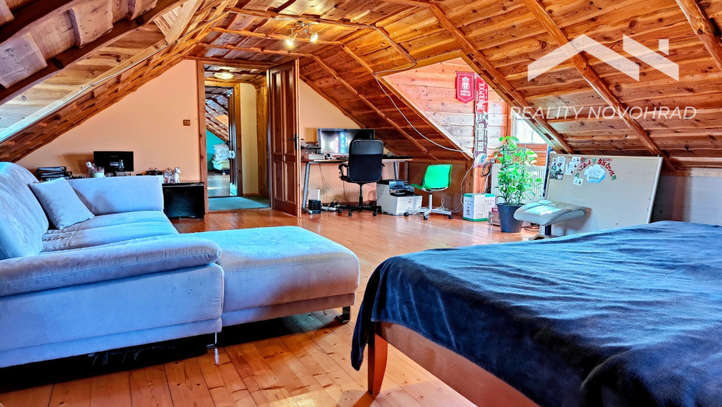 Vidiecka usadlosť Breznička – 2,3 ha areál s bazénom, stajňou a potenciálom pre agroturistický projekt.