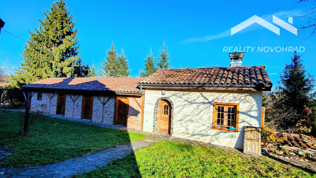 Vidiecka usadlosť Breznička – 2,3 ha areál s bazénom, stajňou a potenciálom pre agroturistický projekt.