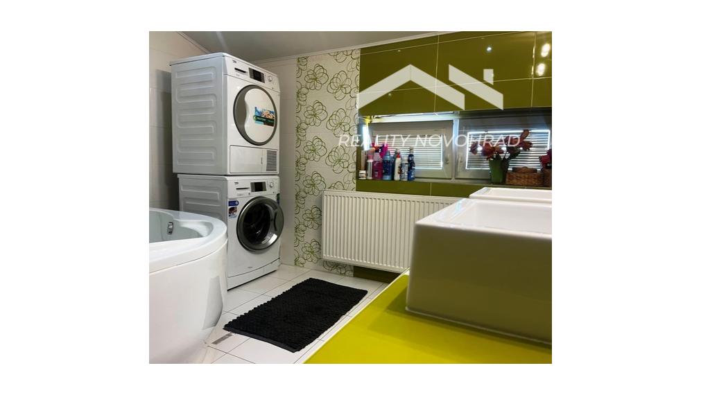 VIDINÁ okr. LUČENEC - RD 240 m2 , BAZÉN, TERASA, GARÁŽ - komplet zrekonštruovaný a zariadený