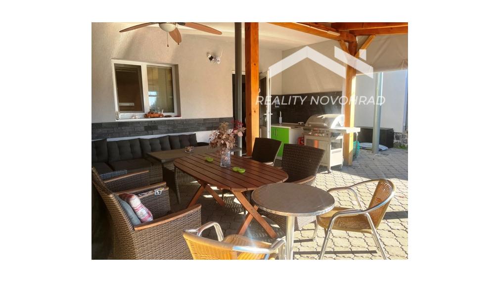 VIDINÁ okr. LUČENEC - RD 240 m2 , BAZÉN, TERASA, GARÁŽ - komplet zrekonštruovaný a zariadený