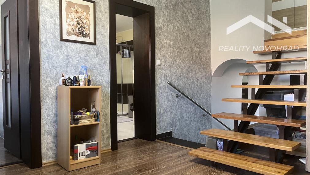 VIDINÁ okr. LUČENEC - RD 240 m2 , BAZÉN, TERASA, GARÁŽ - komplet zrekonštruovaný a zariadený