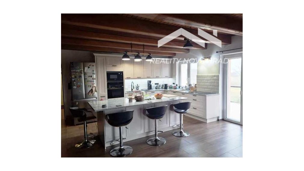 LUKOVIŠTIA okr. RIMAVSKÁ SOBOTA -  štýlovo zrekonštruovaná RODINNÁ USADLOSŤ 1,8 ha s bohatým zázemím