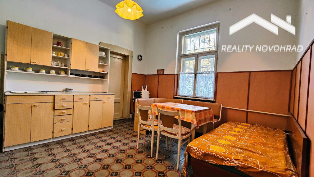 Rodinný dom s jedinečnou atmosférou a veľkorysým priestorom – Lovinobaňa