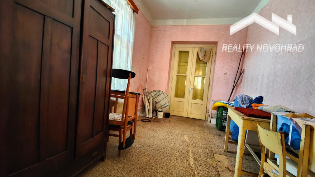 Rodinný dom s jedinečnou atmosférou a veľkorysým priestorom – Lovinobaňa