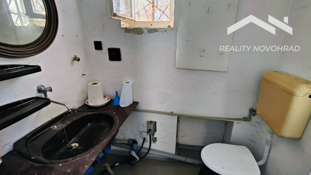 Na predaj rekreačná chata pri Tuhári – s Tuhárskym potokom priamo pri pozemku