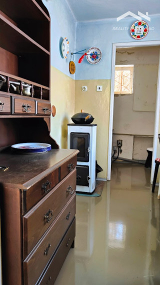 Na predaj rekreačná chata pri Tuhári – s Tuhárskym potokom priamo pri pozemku