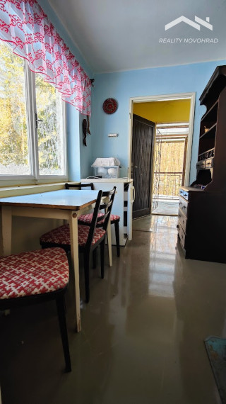 Na predaj rekreačná chata pri Tuhári – s Tuhárskym potokom priamo pri pozemku