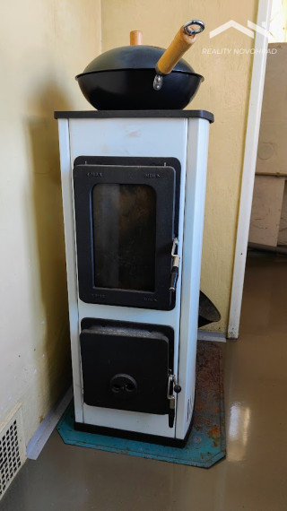 Na predaj rekreačná chata pri Tuhári – s Tuhárskym potokom priamo pri pozemku