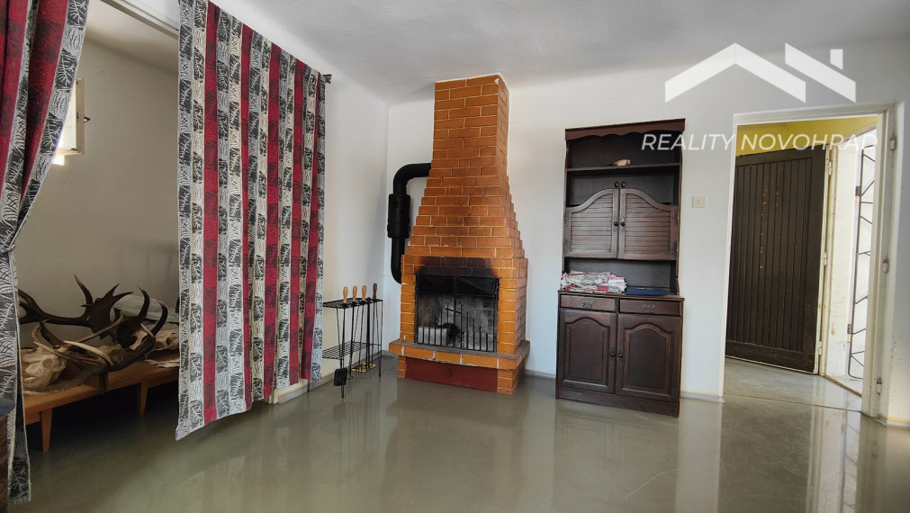 Na predaj rekreačná chata pri Tuhári – s Tuhárskym potokom priamo pri pozemku