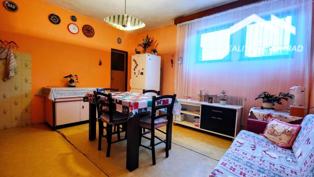 🏡AKCIA -  Rodinný dom s perspektívou modernizácie - Opatová, Lučenec