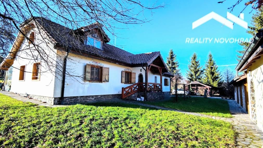 NOVÁ CENA: Rodinná usadlosť ideálna pre milovníkov koní a pokojného vidieckeho života