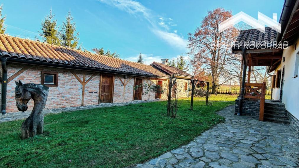 NOVÁ CENA: Rodinná usadlosť ideálna pre milovníkov koní a pokojného vidieckeho života