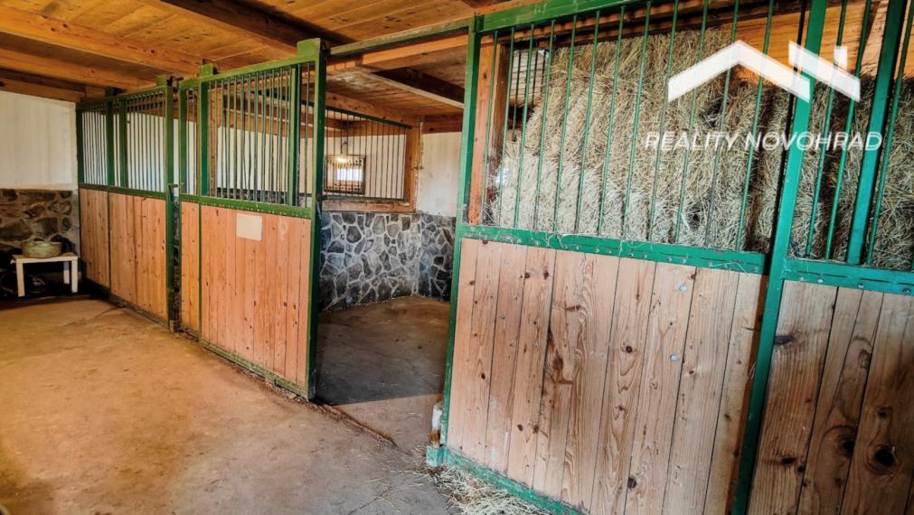 NOVÁ CENA: Rodinná usadlosť ideálna pre milovníkov koní a pokojného vidieckeho života