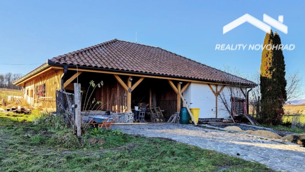 NOVÁ CENA: Rodinná usadlosť ideálna pre milovníkov koní a pokojného vidieckeho života