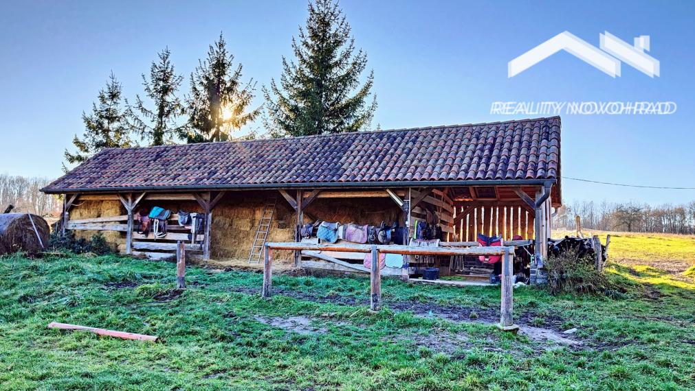 NOVÁ CENA: Rodinná usadlosť ideálna pre milovníkov koní a pokojného vidieckeho života